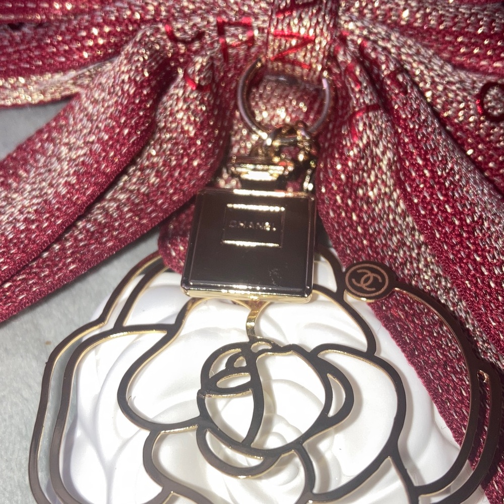 CHANEL limited edition Ornament - Picture 2 of 5